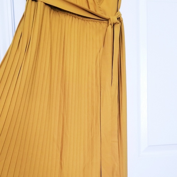 Sleeveless Maxi Dress - Picture 5 of 9